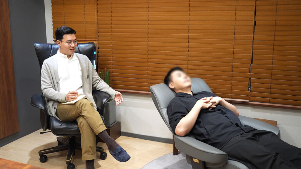 kangnam-mental-clinic-docter-03 강남 김준정신건강의학과,정신분석진료를 하고있는 김준 원장