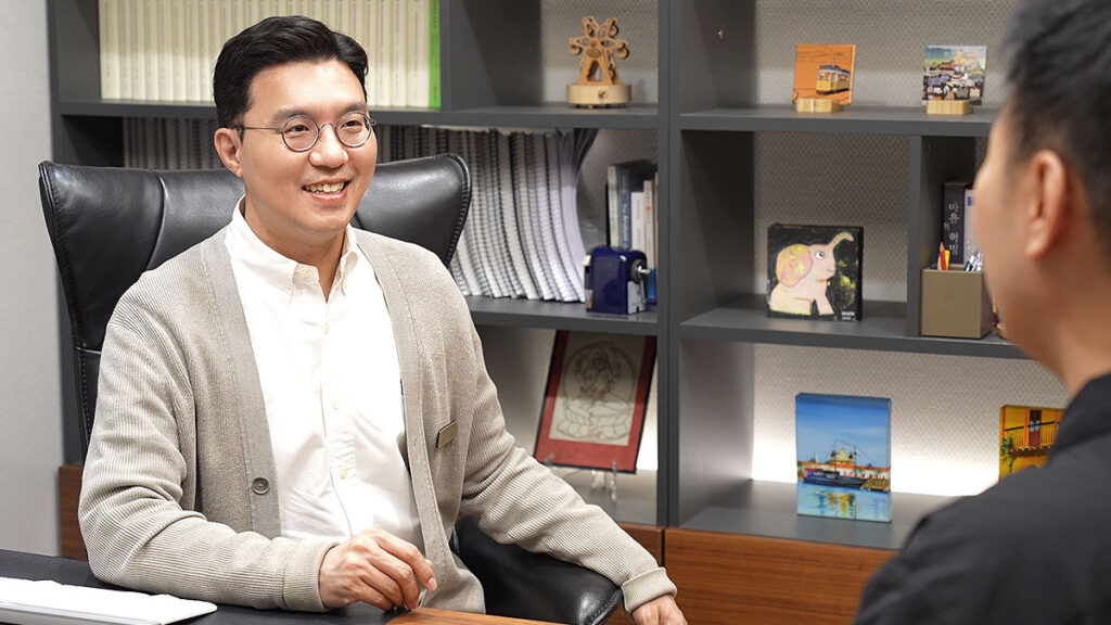 kangnam-mental-clinic-docter-04 강남 김준정신건강의학과,정신분석진료를 하고있는 김준 원장