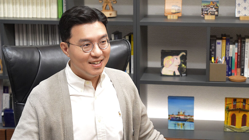 kangnam-mental-clinic-docter-05 강남 김준정신건강의학과,정신분석진료를 하고있는 김준 원장